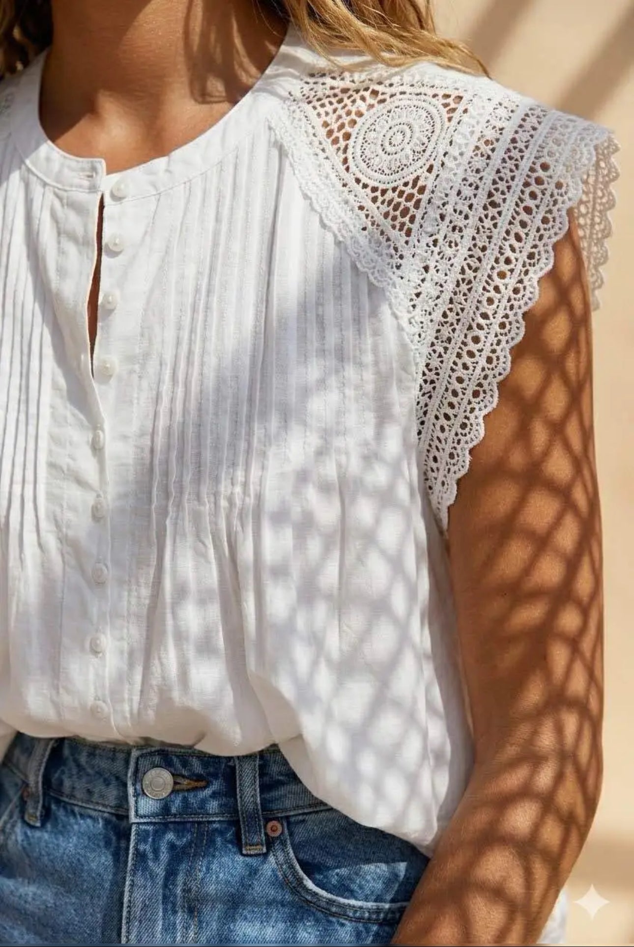 Chemise Femme Blanche Sans Manches Plissée Dentelle Crochet