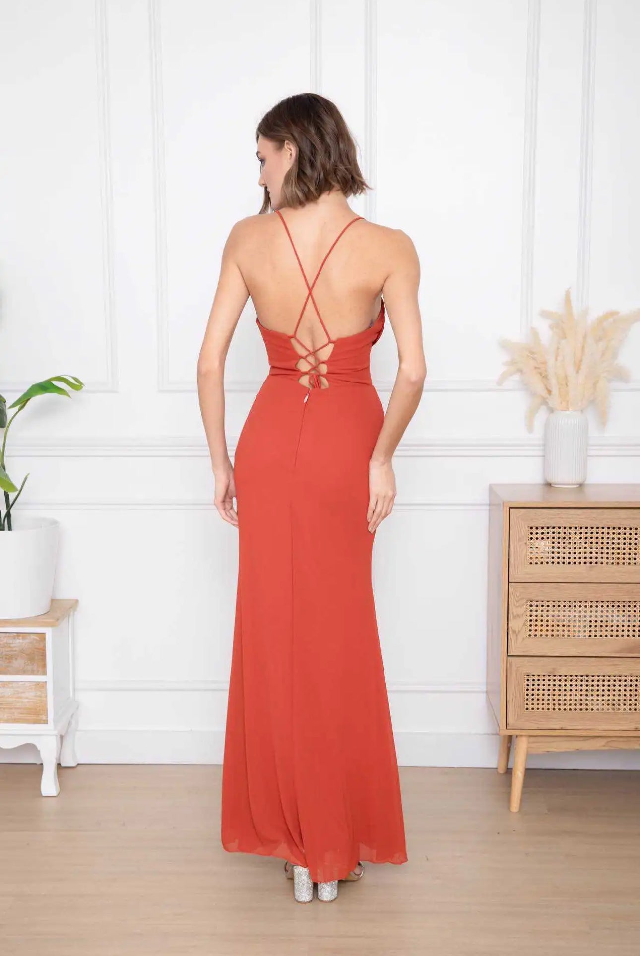 Robe de Cocktail Corail Cintrée à Bretelles
