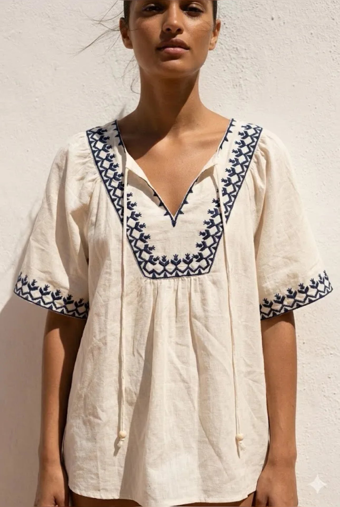 Chemise Femme Bohème Brodée Écrue Col en V Manches Courtes