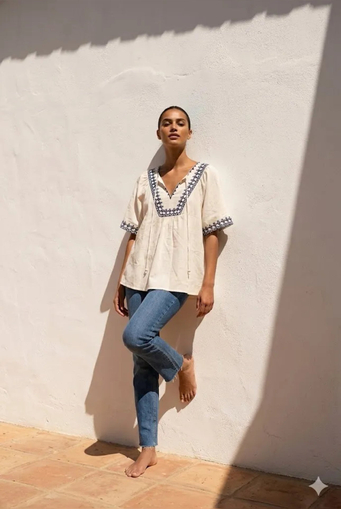 Chemise Femme Bohème Brodée Écrue Col en V Manches Courtes
