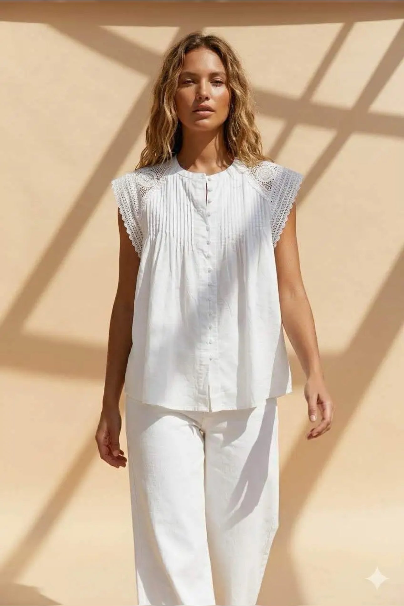 Chemise Femme Blanche Sans Manches Plissée Dentelle Crochet