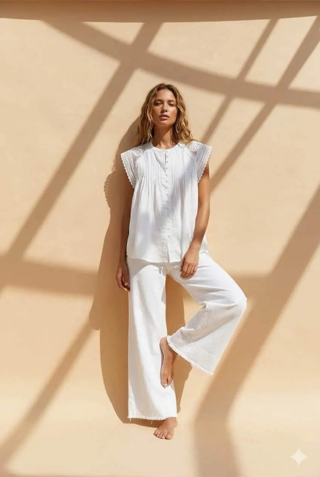 Chemise Femme Blanche Sans Manches Plissée Dentelle Crochet