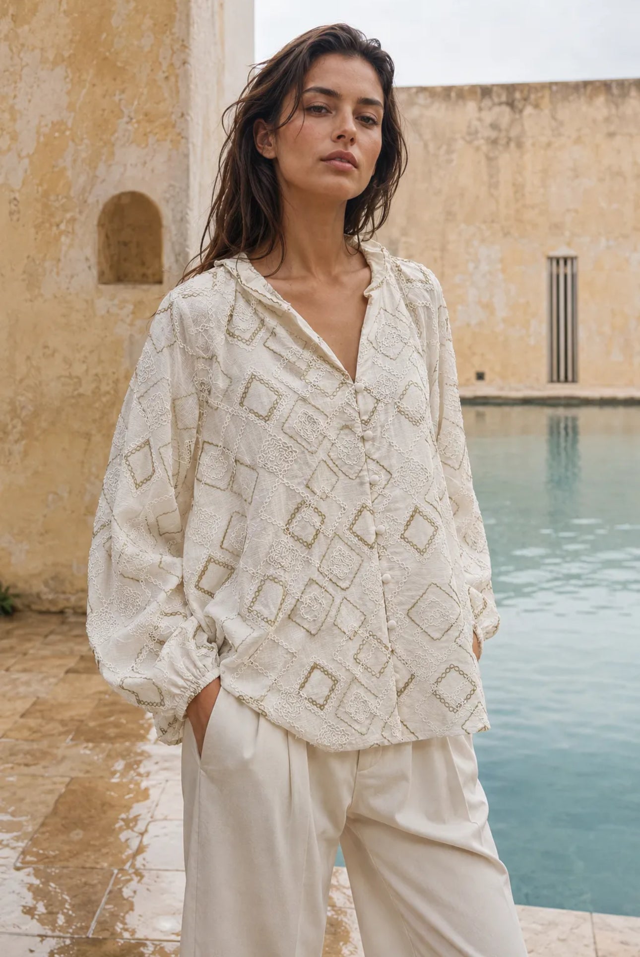 Chemise Femme Écrue Brodée Motifs Géométriques Manches Longues