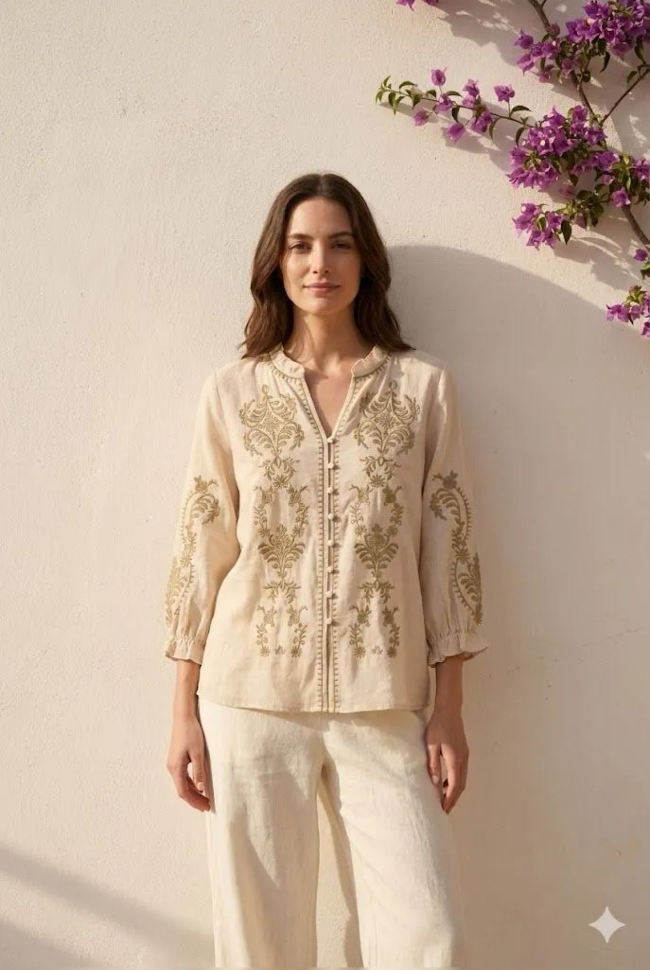 Chemise Femme Blanche Brodée Motifs Baroques Dorés
